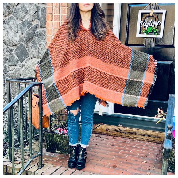 #27 BOHO FABULOUS HOODED ASYMMETRICAL PONCHO - Picture 4 of 7
